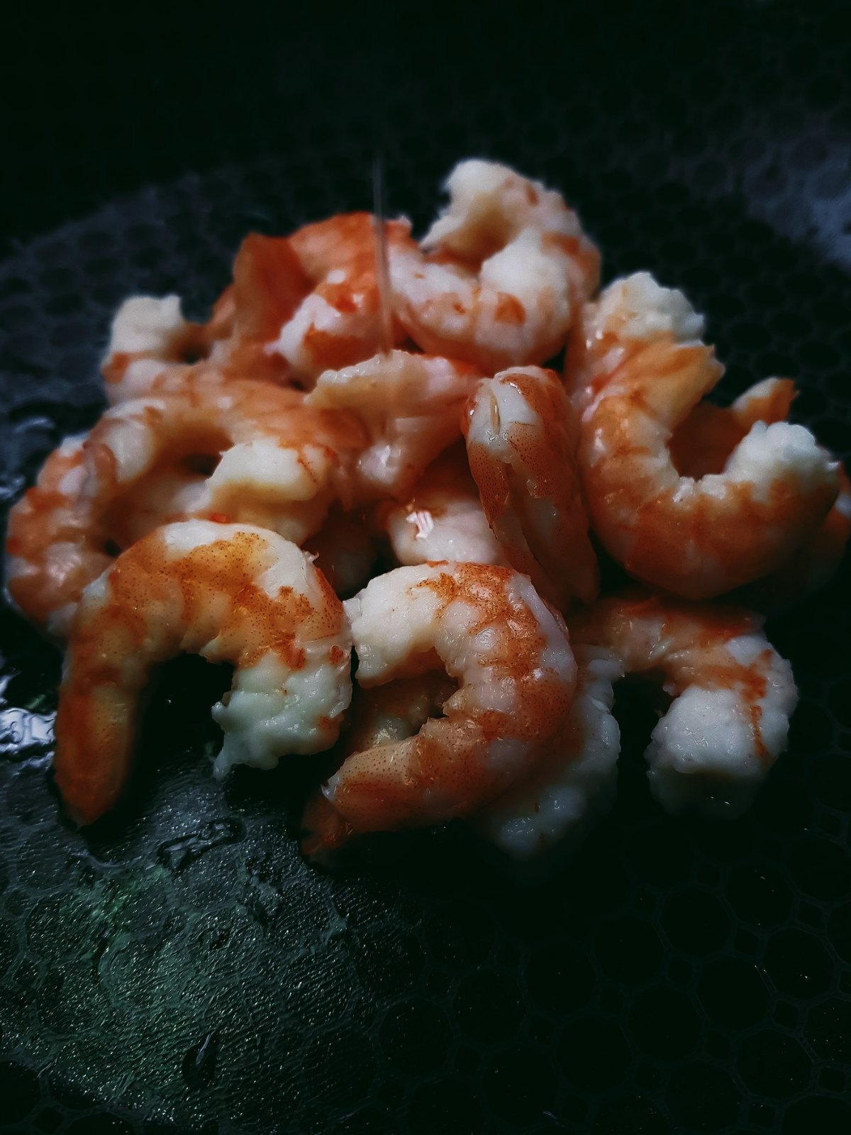Peeled shrimp ready to cut into chunks
